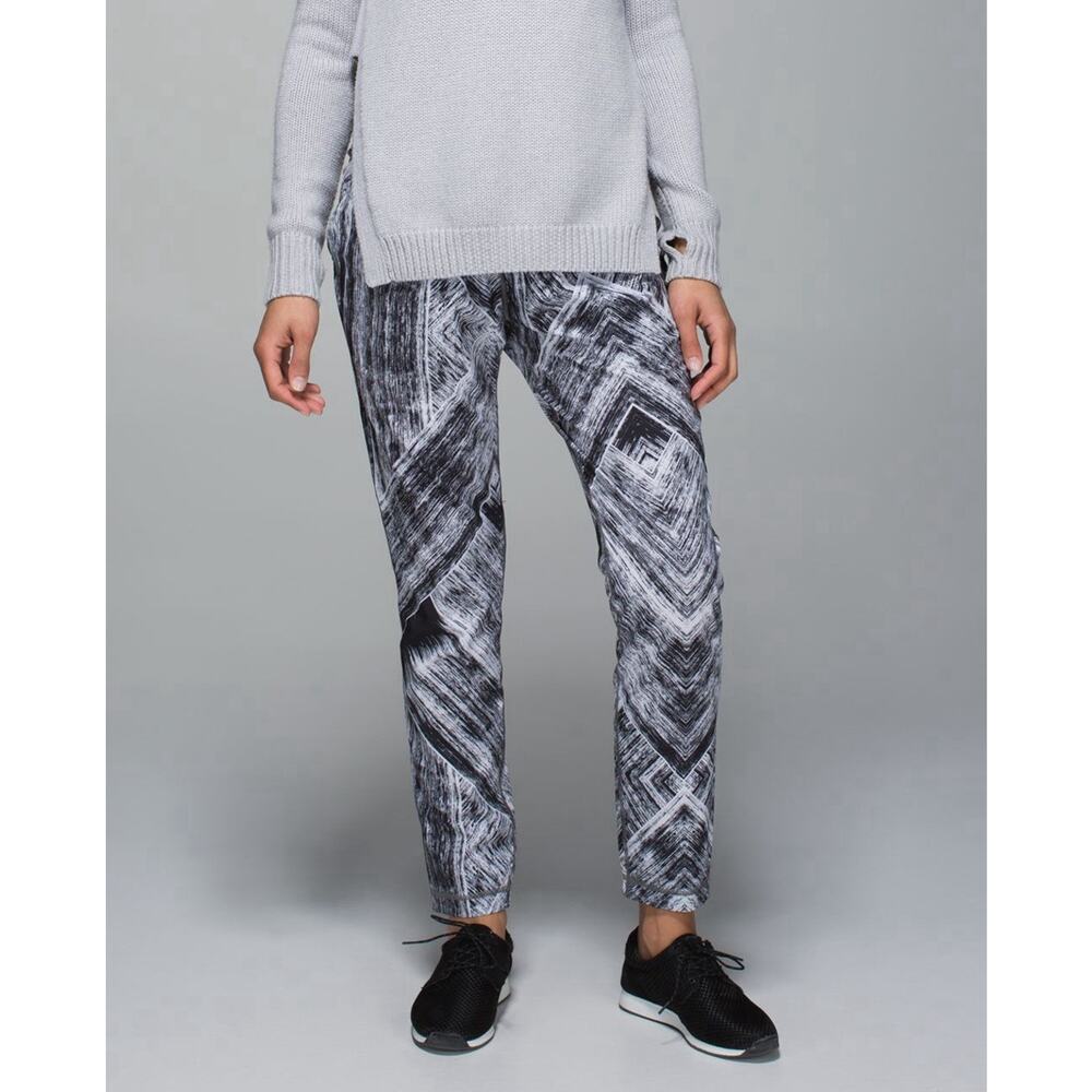 Lululemon Namaskar Pant II Heat Wave Black & White Size 10 Joggers